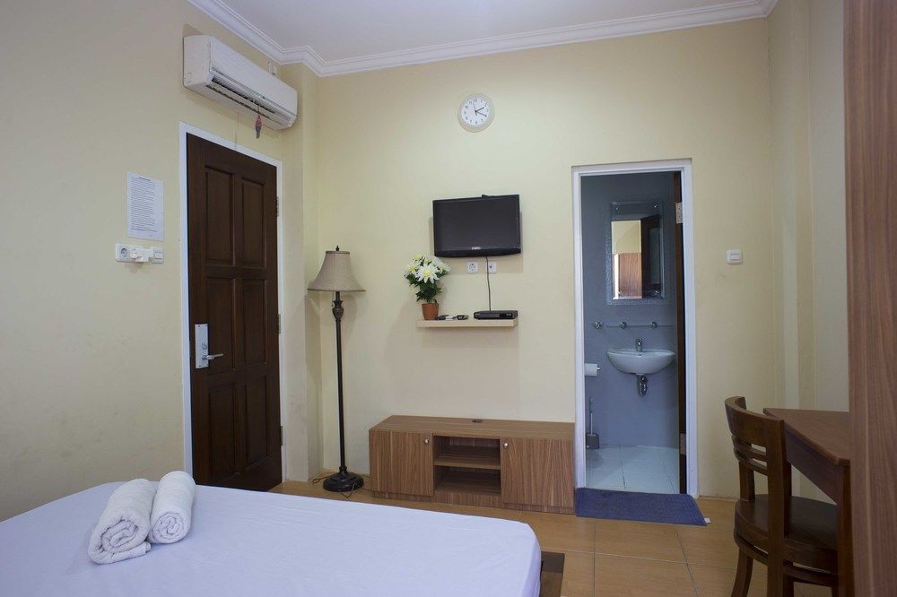 Hotel Reddoorz @ Kwitang Yakarta Exterior foto