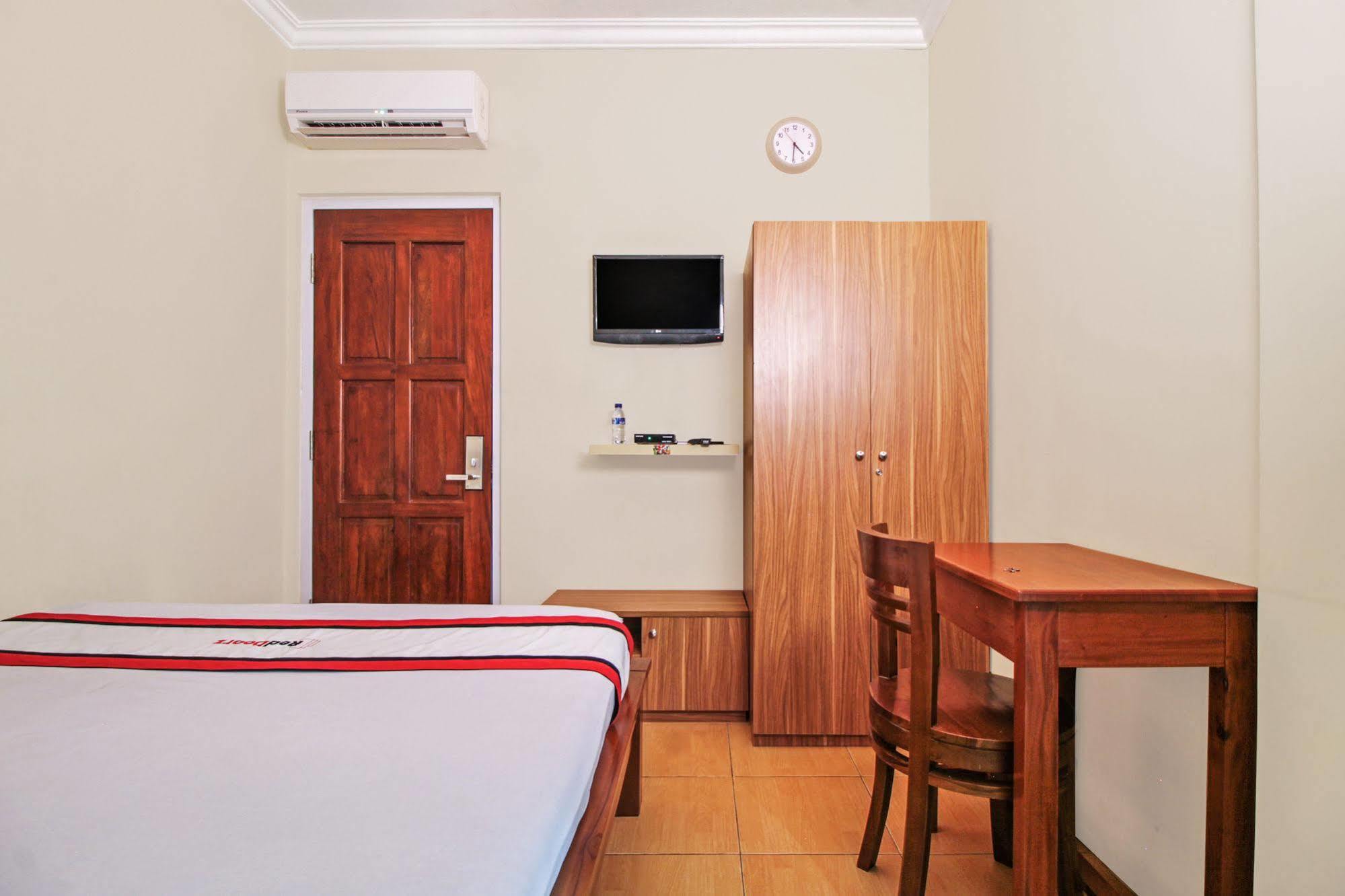 Hotel Reddoorz @ Kwitang Yakarta Exterior foto
