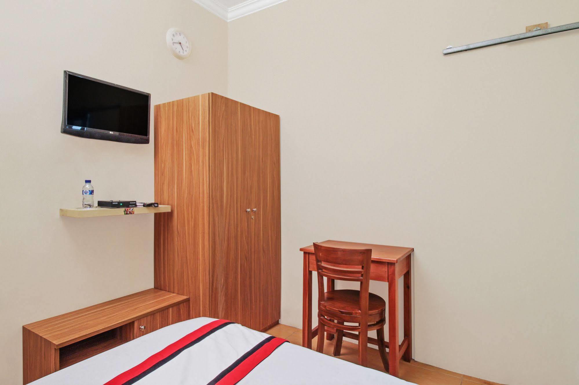Hotel Reddoorz @ Kwitang Yakarta Exterior foto